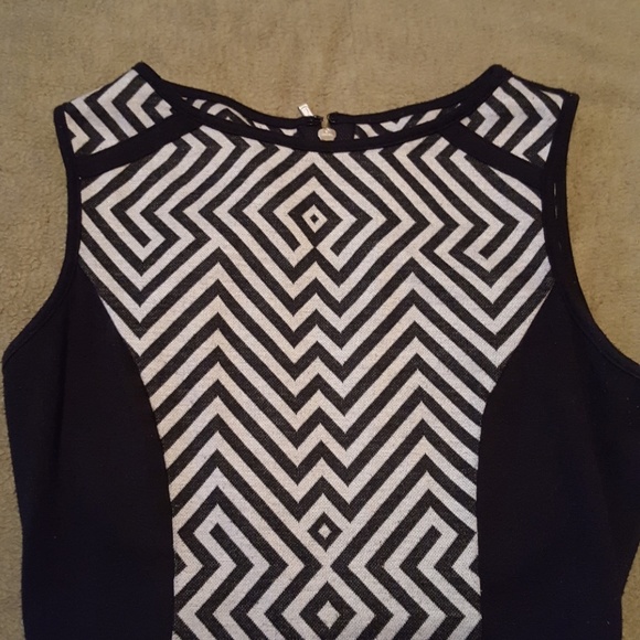 XS Arden B - Black & Grey Geometric Dress w/ Belt - Picture 3 of 7